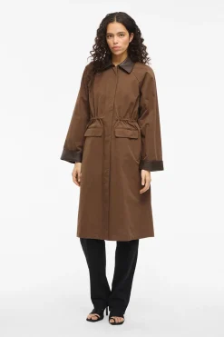 Vila Trench largo con cuello y puños de polipiel Marr&oacute;n oscuro Clearance
