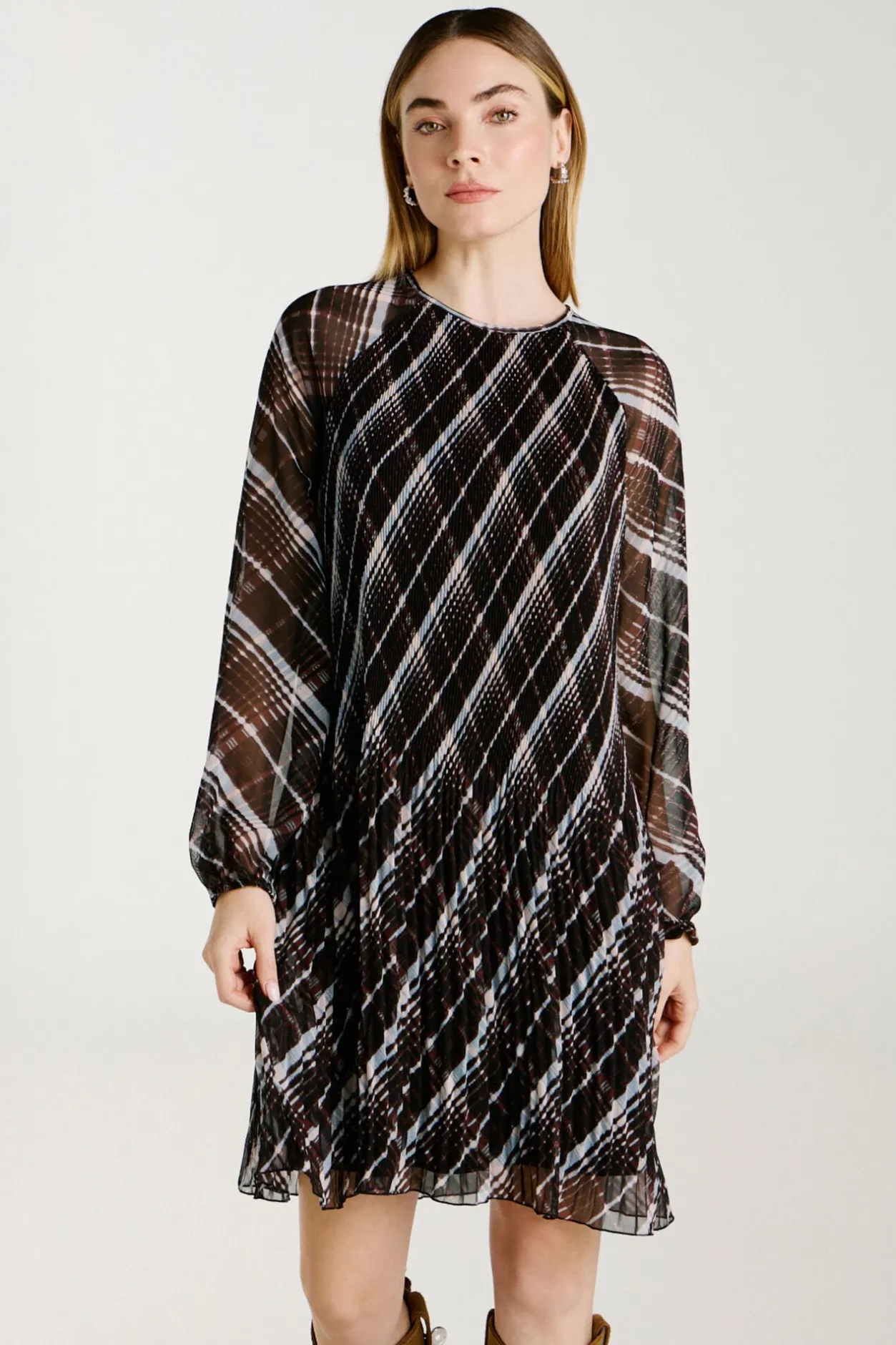 Vila Vestido corto de gasa plisado Negro