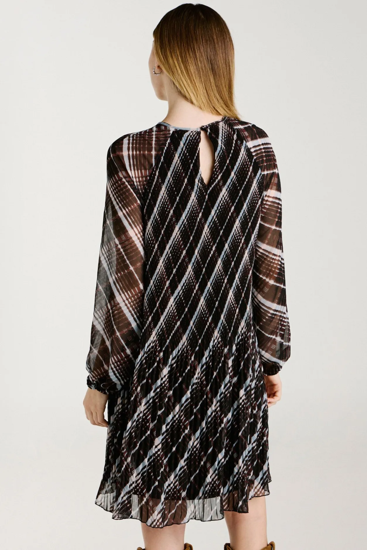 Vila Vestido corto de gasa plisado Negro