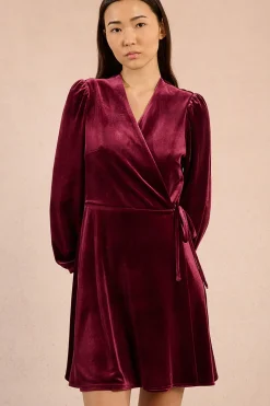 Molly Bracken Vestido corto de manga larga terciopelado Granate
