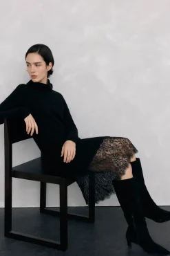 Pedro del Hierro Vestido de punto con detalle de encaje en bajo. Negro