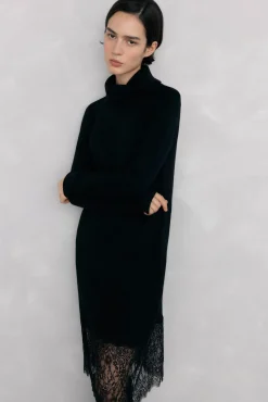 Pedro del Hierro Vestido de punto con detalle de encaje en bajo. Negro