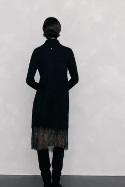 Pedro del Hierro Vestido de punto con detalle de encaje en bajo. Negro