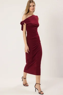 Trendyol Vestido maxi ajustado burdeos