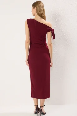 Trendyol Vestido maxi ajustado burdeos