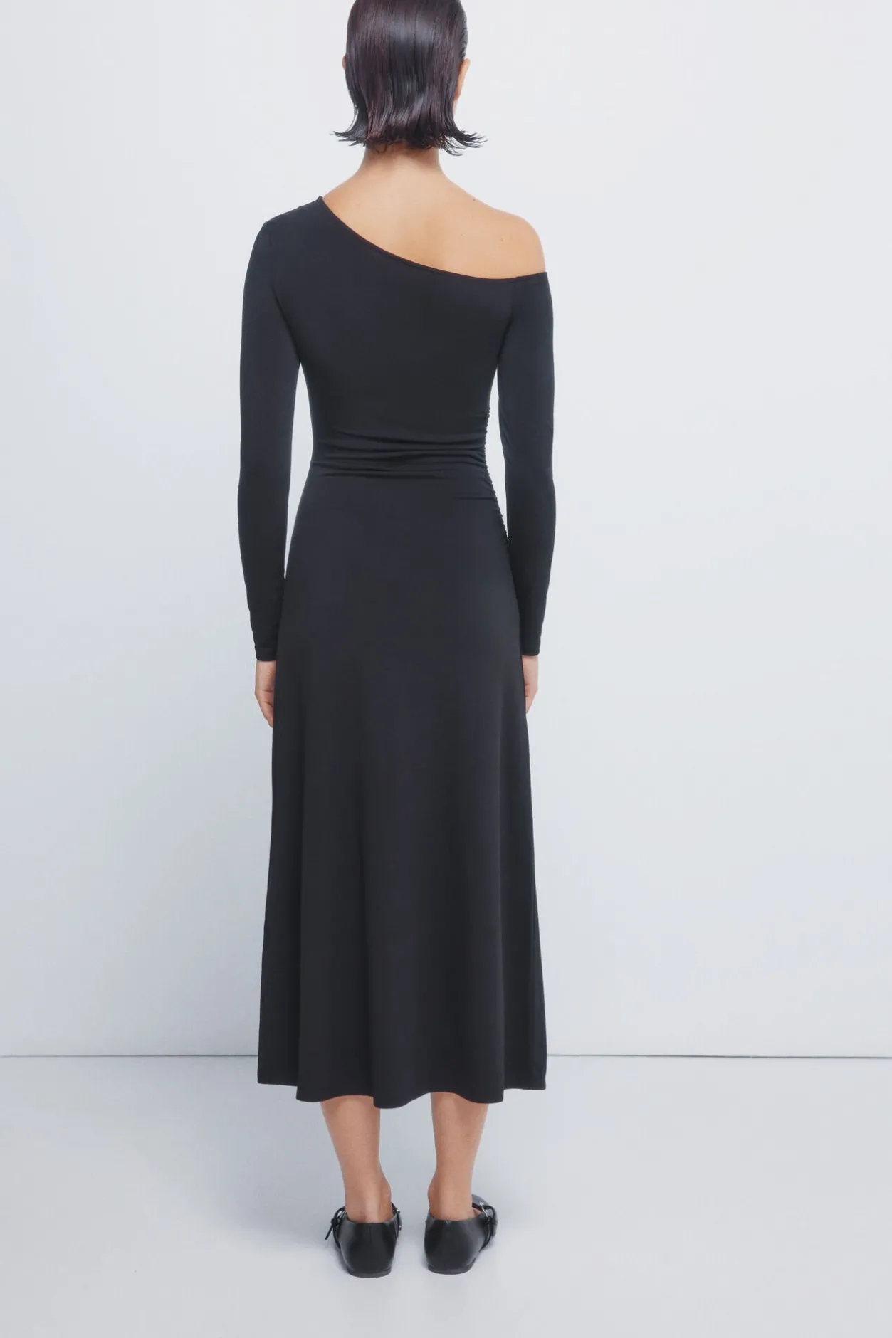 Springfield Vestido midi drapeado escote asimétrico negro Outlet