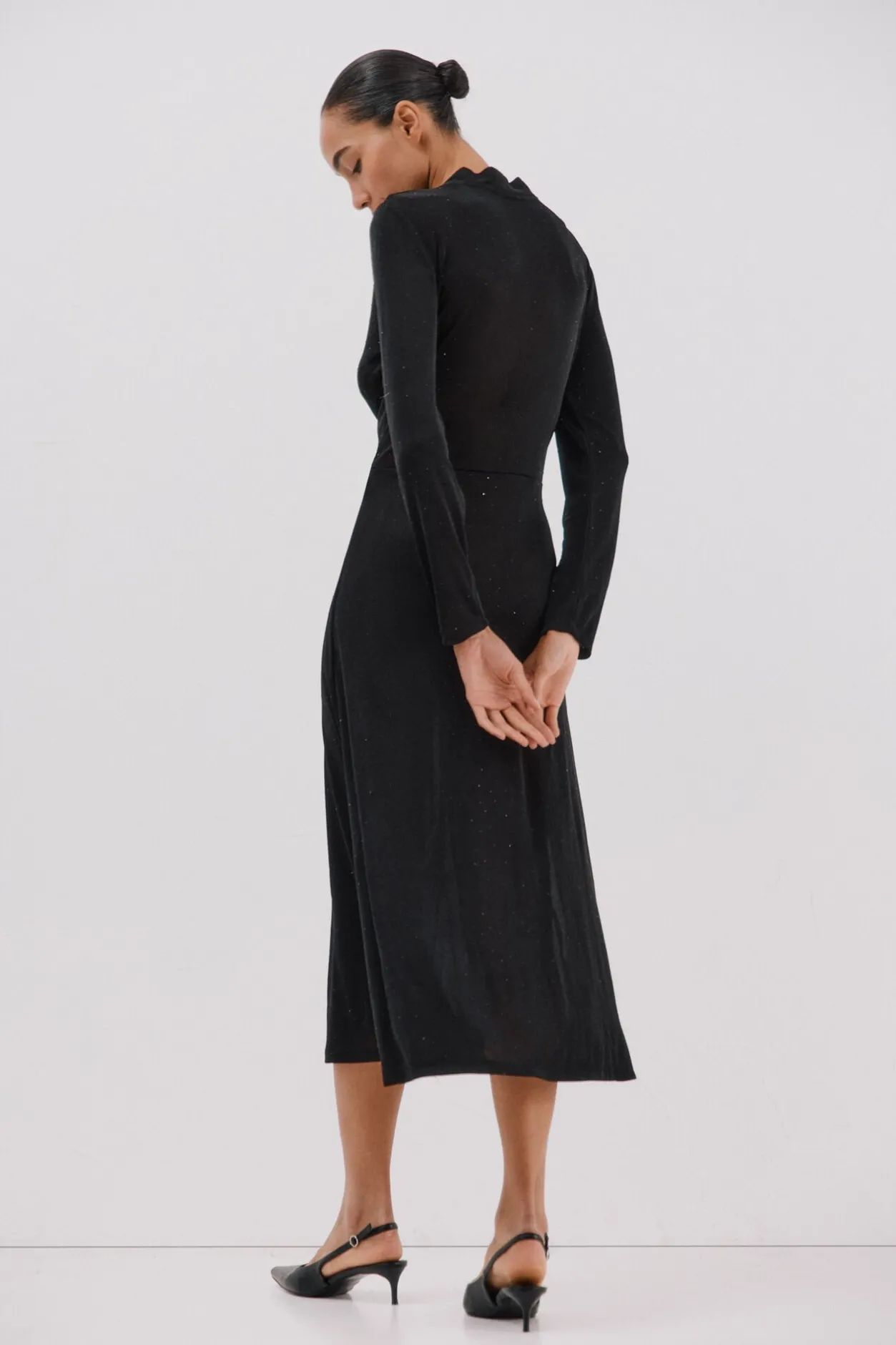 Cortefiel Vestido satinado brillos Negro Hot