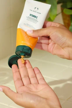 The Body Shop Vitamin C Glow Revealing Microdermabrasion 100ml Multicolor Best