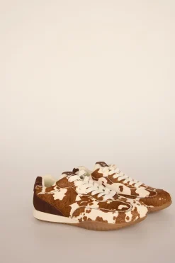 Pedro del Hierro Zapatillas de piel con estampado vaca Marr&oacute;n
